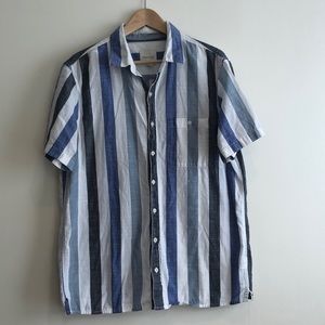 American Eagle, short sleeve button up shirt, large men’s blue and white stripes